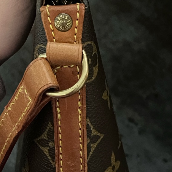 Authentic Louis Vuitton Drouot Crossbody Bag - Picture 6 of 8